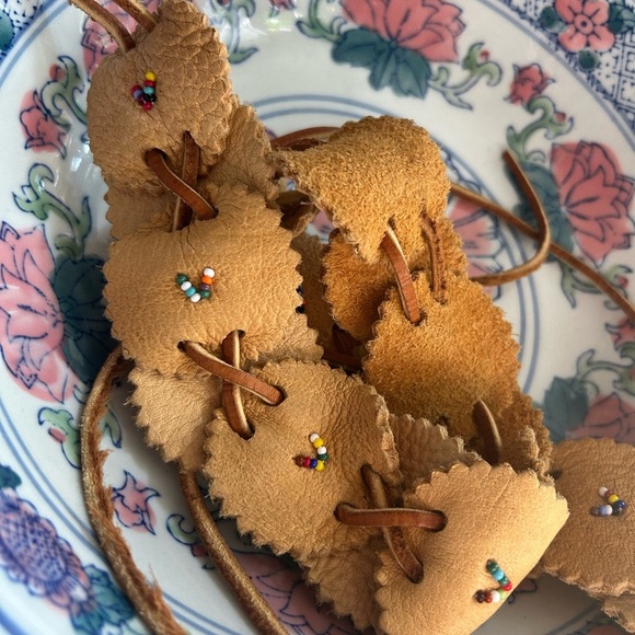 Handcrafted Native American Beaded Tan Leather Tie Headband Headrest - Picture 7 of 15